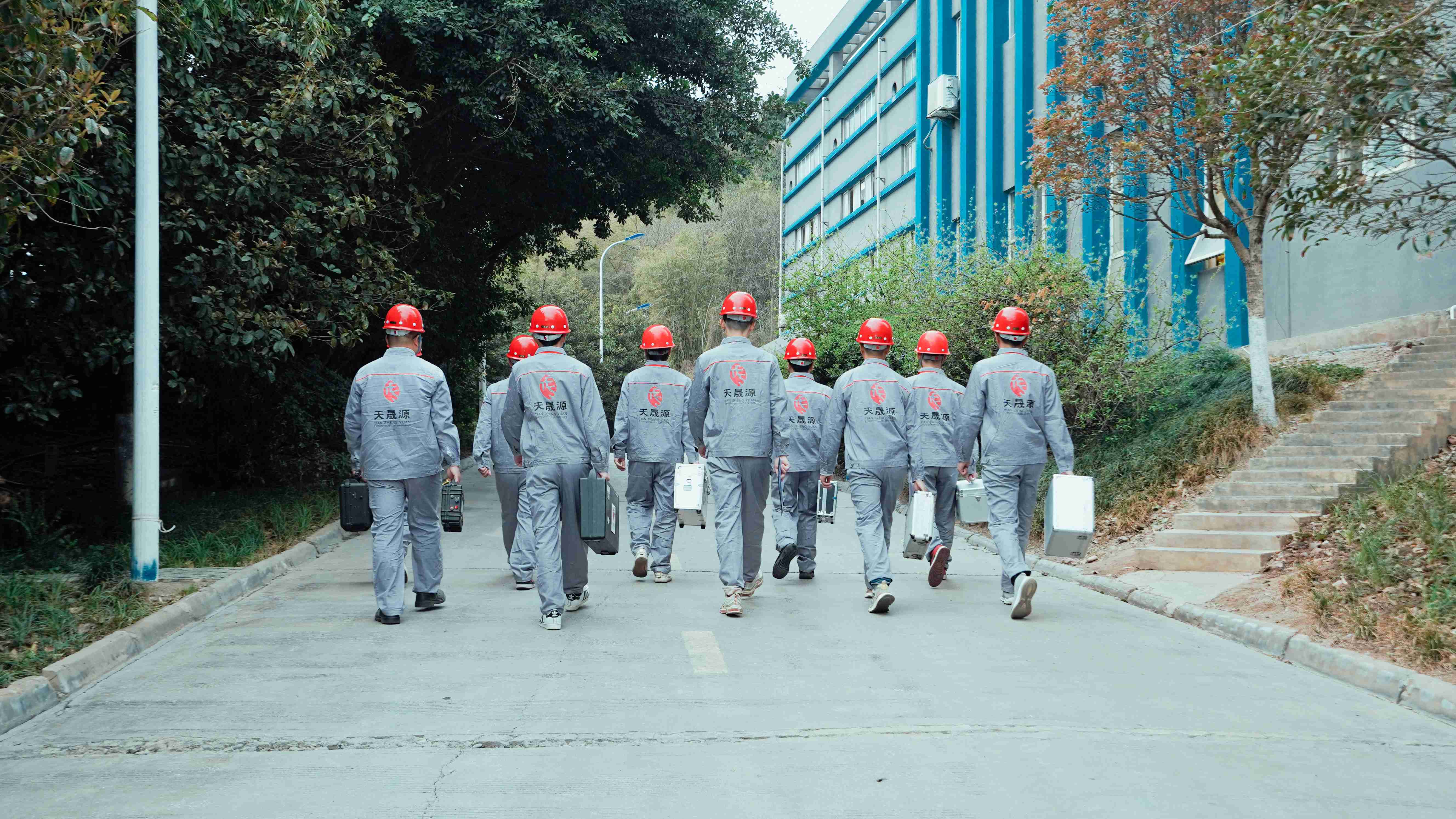 奮戰(zhàn)五一︱青年力量樹榜樣，敢為先鋒立模范